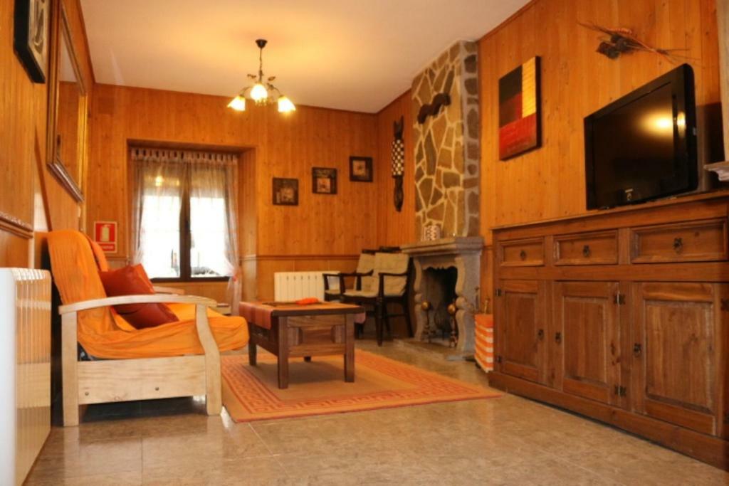 Casa Rural Los 2 Yugos Navaluenga Exterior photo