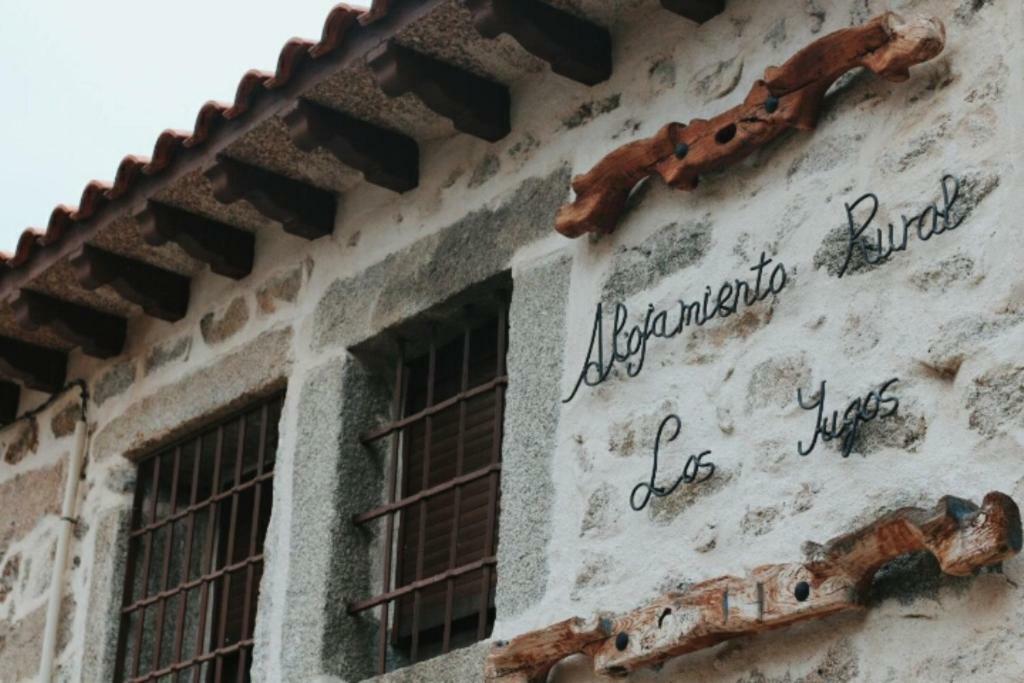 Casa Rural Los 2 Yugos Navaluenga Exterior photo